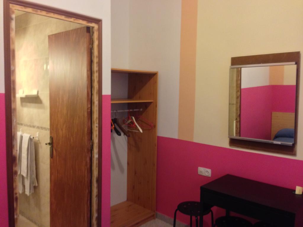 Pension Bertolin Барселона Экстерьер фото