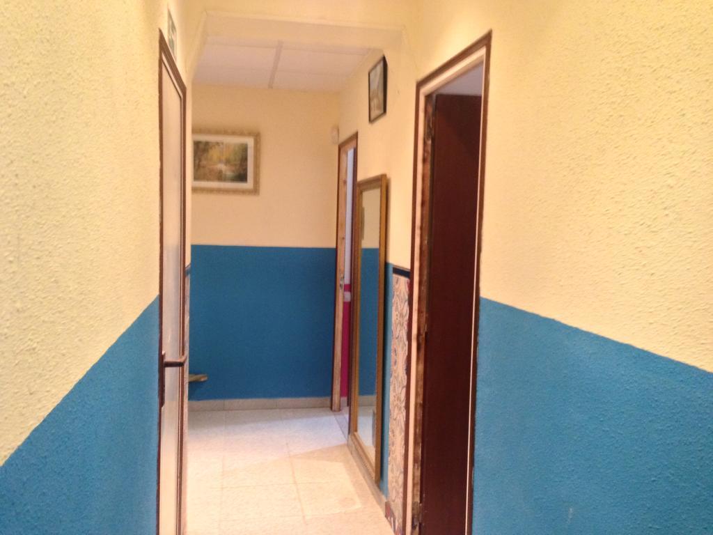 Pension Bertolin Барселона Экстерьер фото
