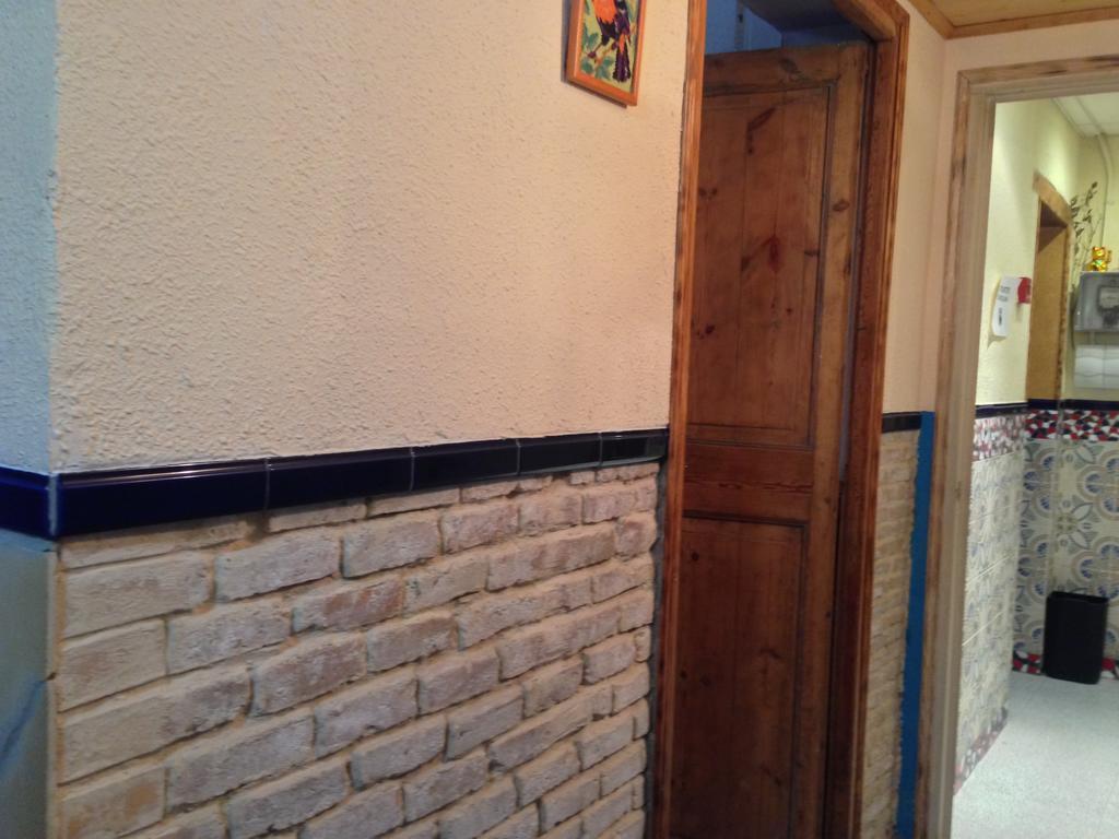 Pension Bertolin Барселона Экстерьер фото