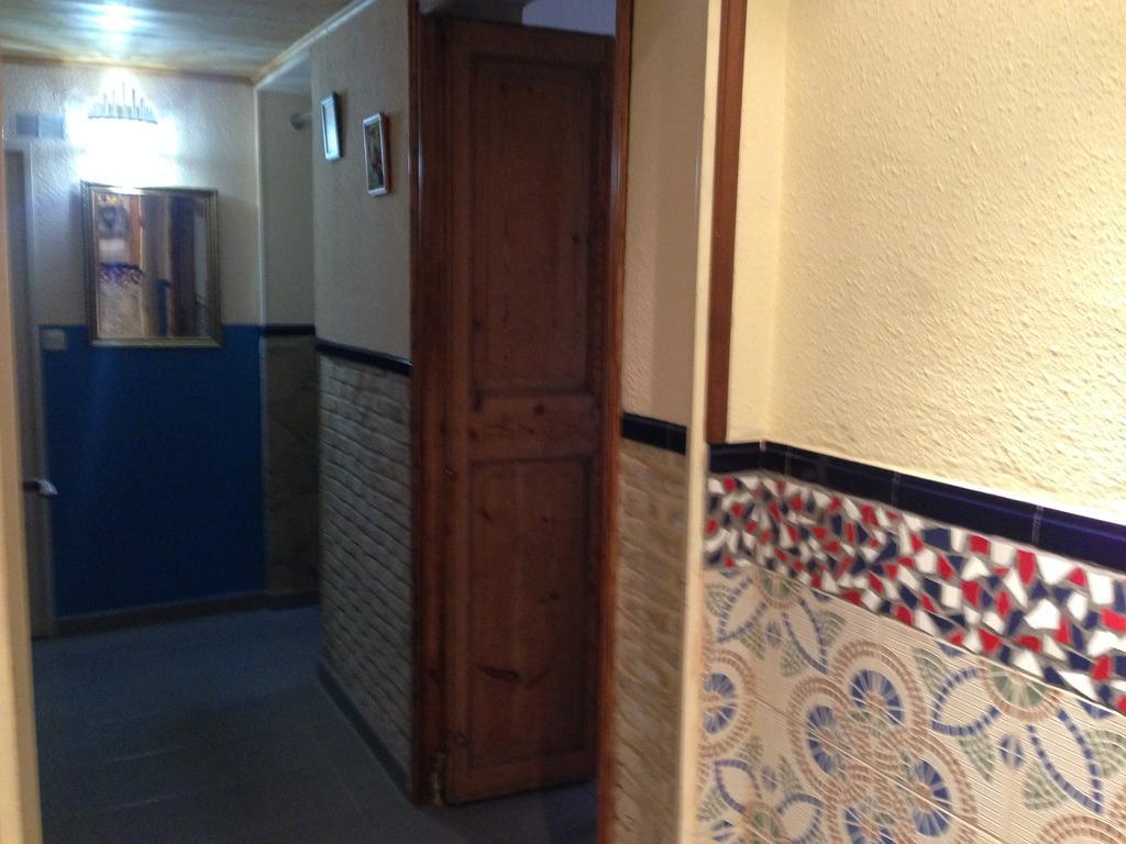 Pension Bertolin Барселона Экстерьер фото